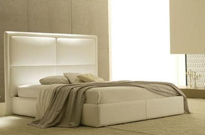 Кровать из текстиля и кожи КМ-5