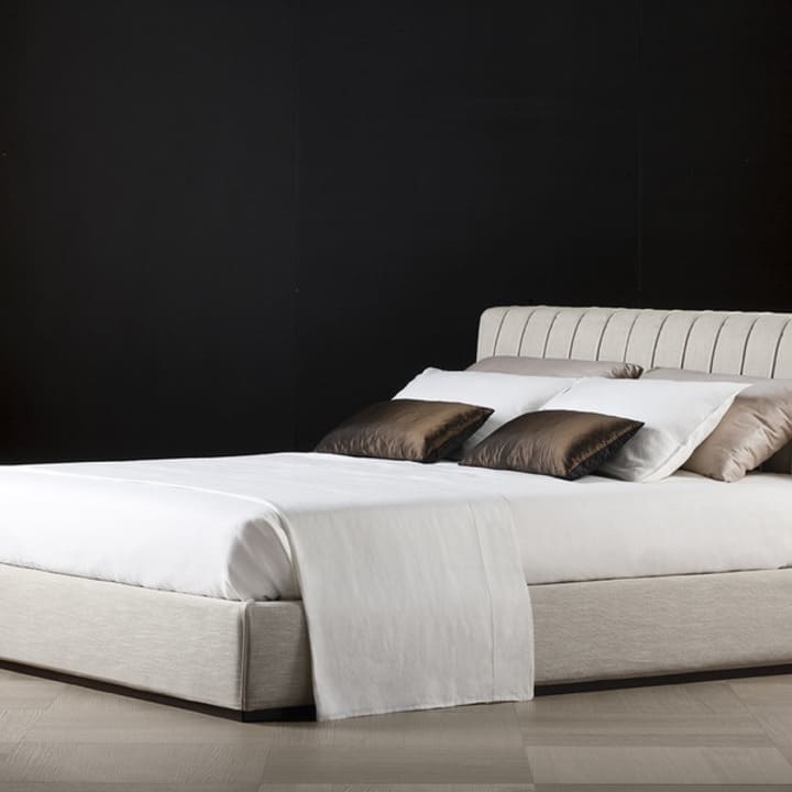 Кровать из текстиля и кожи КМ-38
