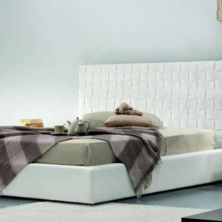 Кровать из текстиля и кожи КМ-33